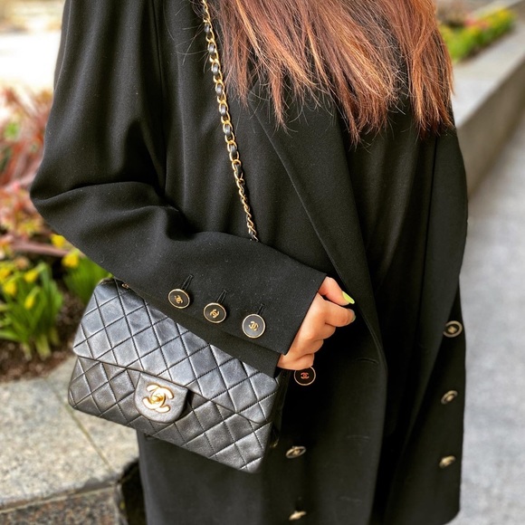 Chanel 24K Gold Classic Flap medium size - Picture 2 of 16